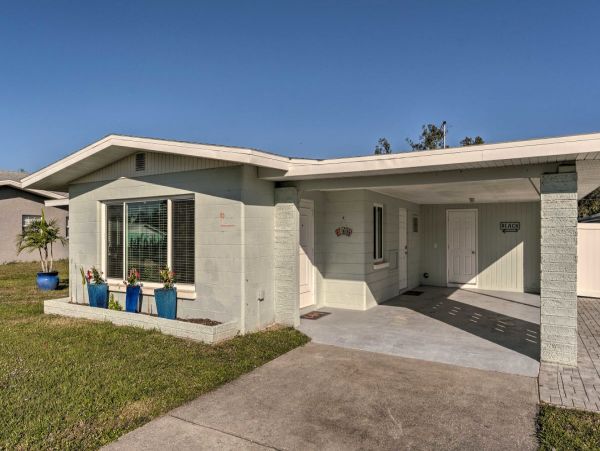 Cozy Vacation Two Bedroom Rental in Venice
