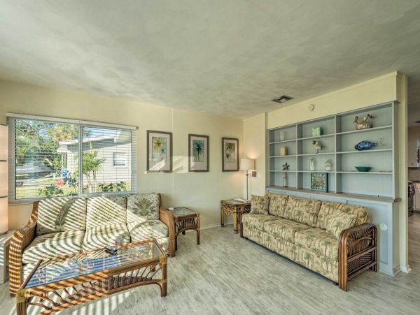 Cozy Vacation Two Bedroom Rental in Venice