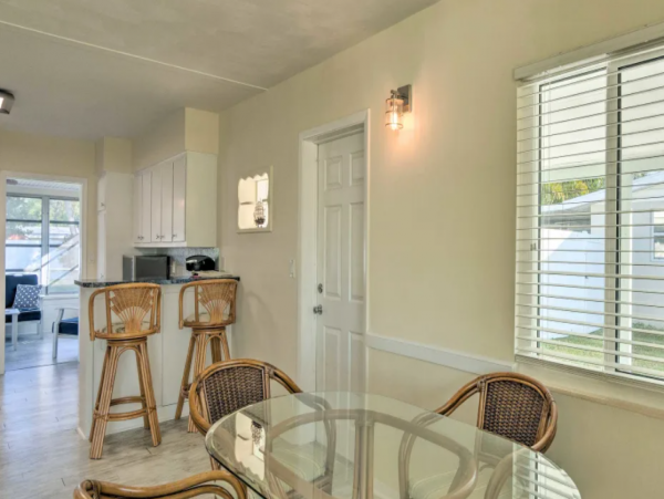 Cozy Vacation Two Bedroom Rental in Venice