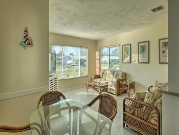 Cozy Vacation Two Bedroom Rental in Venice