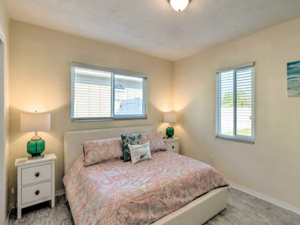 Cozy Vacation Two Bedroom Rental in Venice