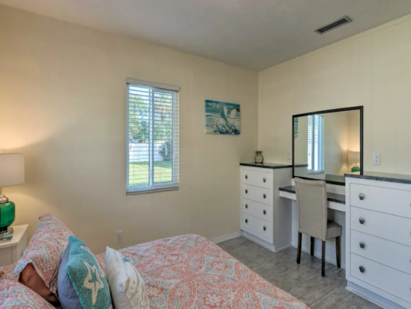 Cozy Vacation Two Bedroom Rental in Venice