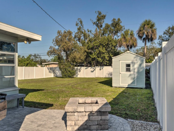Cozy Vacation Two Bedroom Rental in Venice