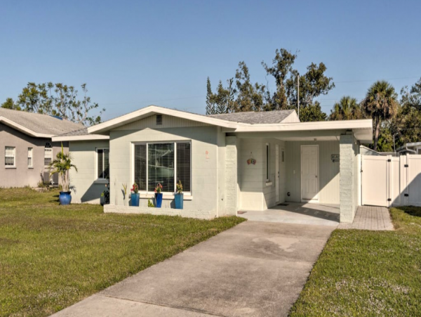 Cozy Vacation Two Bedroom Rental in Venice