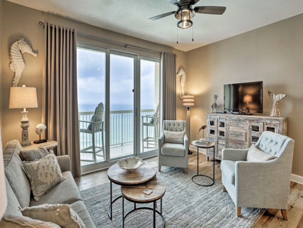 Beachfront Lovely Vacation Condo Sleeps 6