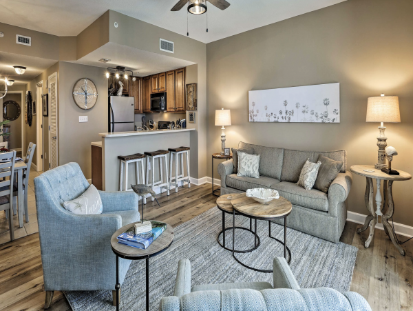 Beachfront Lovely Vacation Condo Sleeps 6