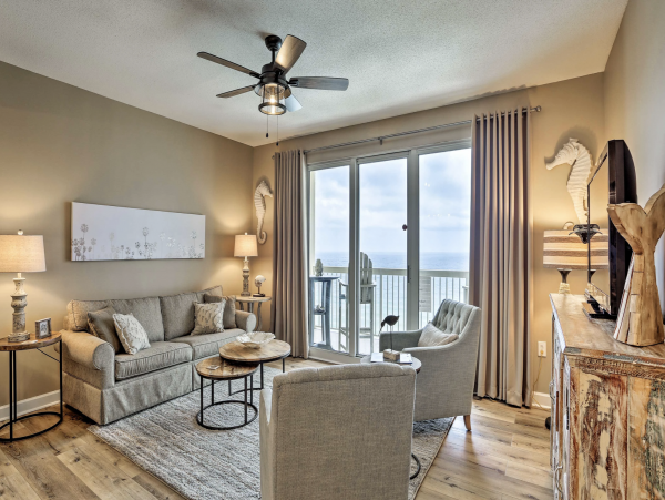 Beachfront Lovely Vacation Condo Sleeps 6