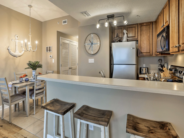 Beachfront Lovely Vacation Condo Sleeps 6
