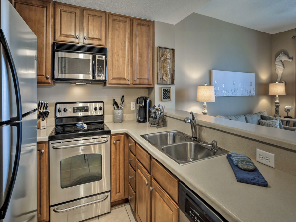 Beachfront Lovely Vacation Condo Sleeps 6