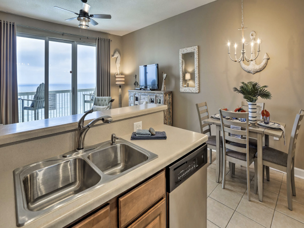Beachfront Lovely Vacation Condo Sleeps 6