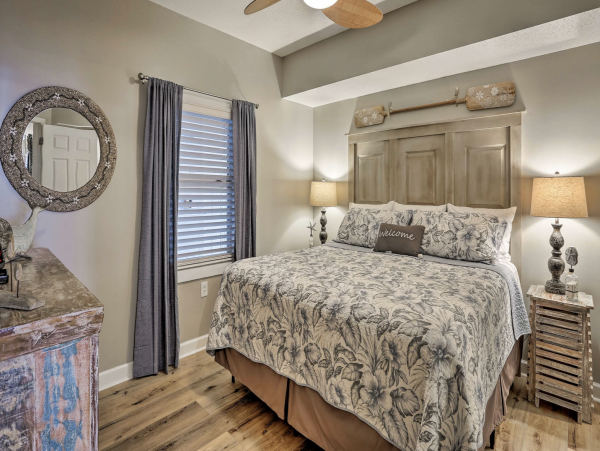 Beachfront Lovely Vacation Condo Sleeps 6