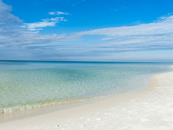Beachfront Lovely Vacation Condo Sleeps 6