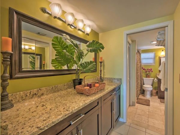 Waterfront Two Bedroom Vacation Rental in Naples Sleeps Four
