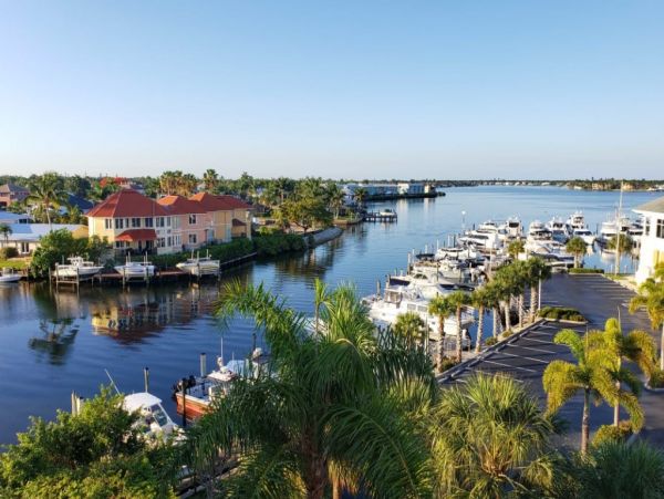 Waterfront Two Bedroom Vacation Rental in Naples Sleeps Four