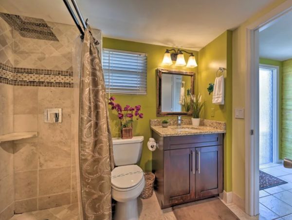 Waterfront Two Bedroom Vacation Rental in Naples Sleeps Four