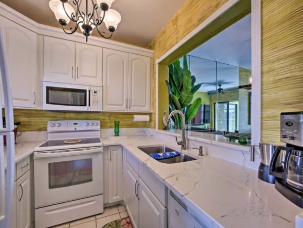Waterfront Two Bedroom Vacation Rental in Naples Sleeps Four