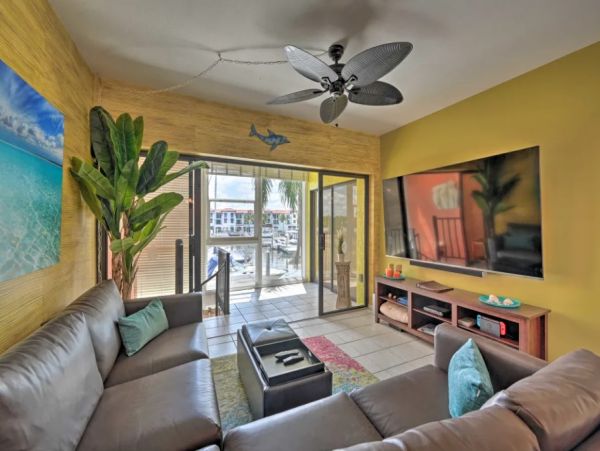 Waterfront Two Bedroom Vacation Rental in Naples Sleeps Four