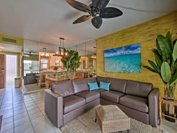 Waterfront Two Bedroom Vacation Rental in Naples Sleeps Four