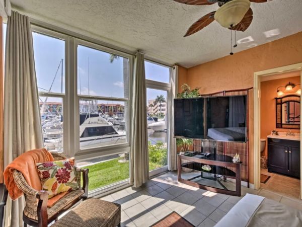 Waterfront Two Bedroom Vacation Rental in Naples Sleeps Four