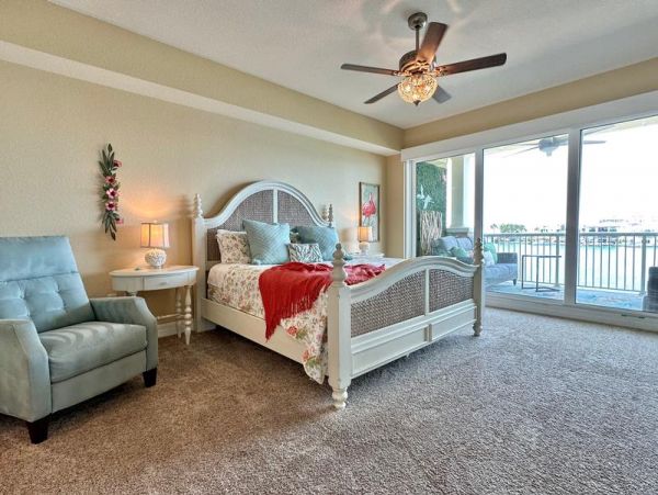 Three Bedroom Watefront Vacation Rental Condo in Clearwater