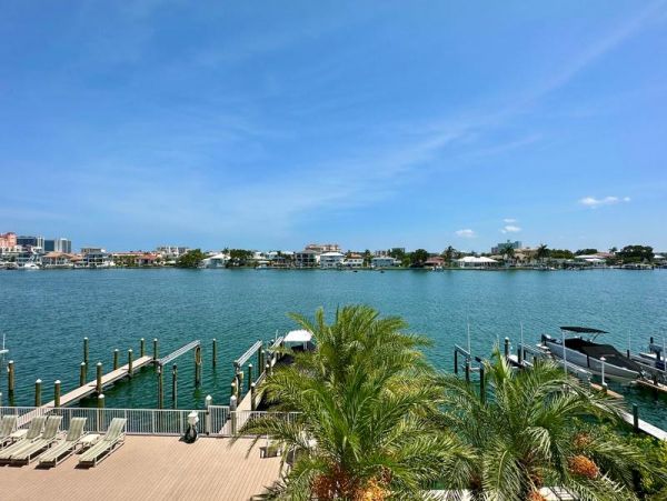Three Bedroom Watefront Vacation Rental Condo in Clearwater