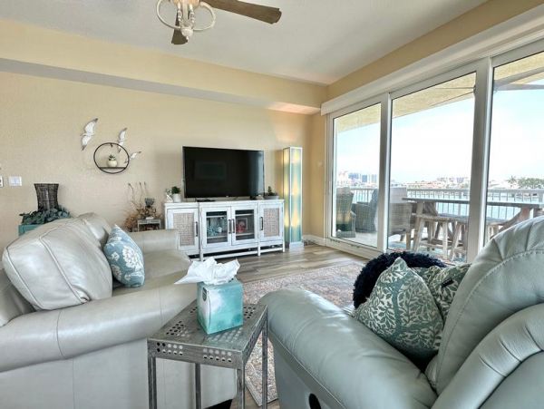 Three Bedroom Watefront Vacation Rental Condo in Clearwater