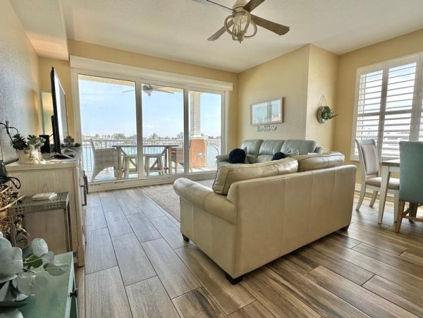 Three Bedroom Watefront Vacation Rental Condo in Clearwater