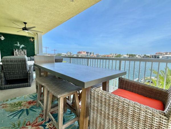 Three Bedroom Watefront Vacation Rental Condo in Clearwater