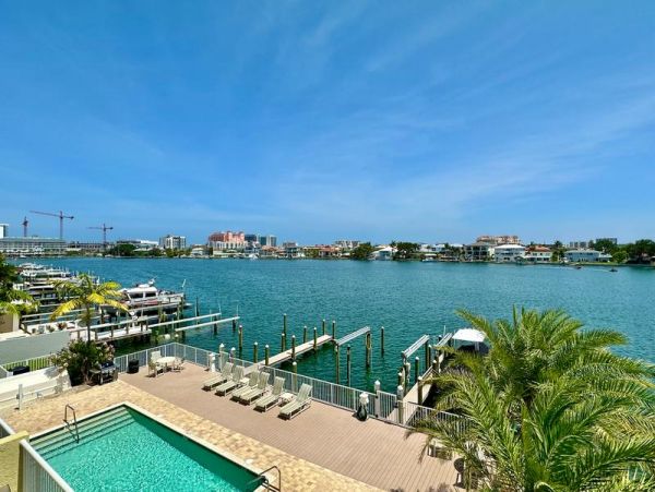 Three Bedroom Watefront Vacation Rental Condo in Clearwater