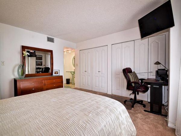 Lovely Views Clearwater Condo Sleeps 5 Guests