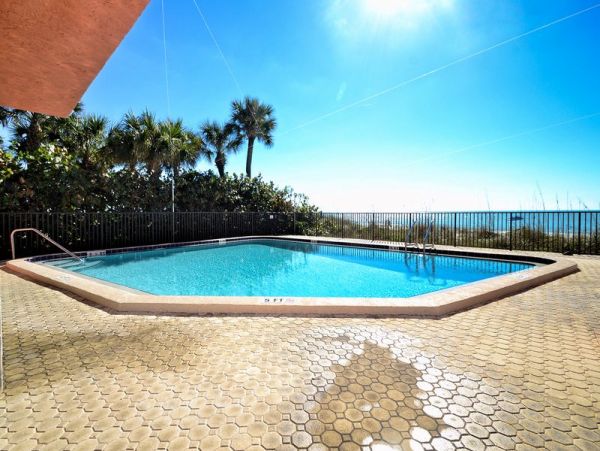 Madeira Beach 2 Bedroom Condo Amazing Views