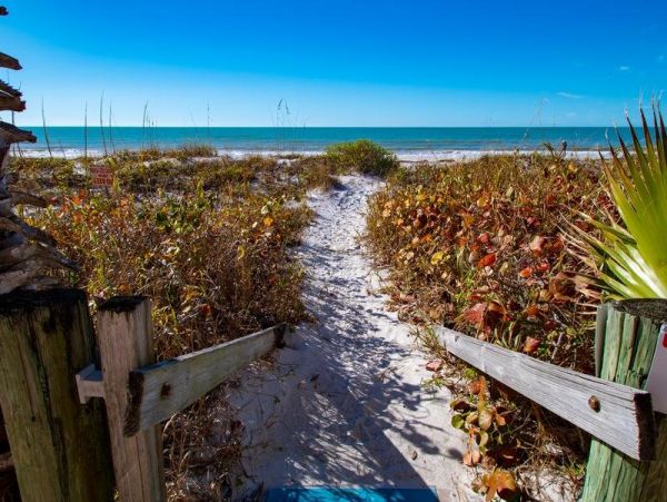South Florida Getaway Lovely Stroll to Beach