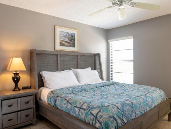 Spacious Beach Two Bedroom Condo with Balcony