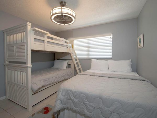 Spacious Beach Two Bedroom Condo with Balcony