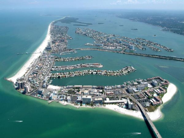 Spacious Beach Two Bedroom Condo with Balcony