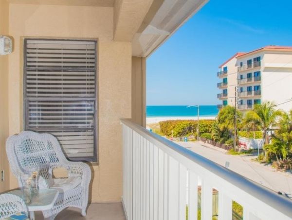 Spacious Beach Two Bedroom Condo with Balcony
