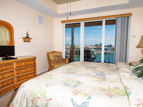 Clearwater Waterfront Condo for 8 Guests