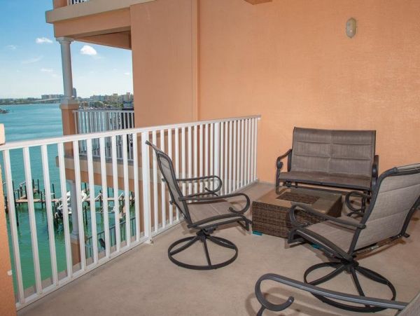 Clearwater Waterfront Condo for 8 Guests