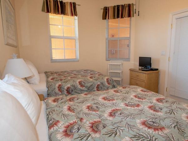 Clearwater Waterfront Condo for 8 Guests