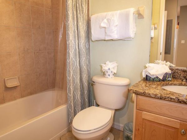 Clearwater Waterfront Condo for 8 Guests