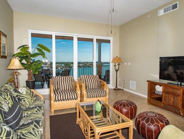 Clearwater Waterfront Condo for 8 Guests