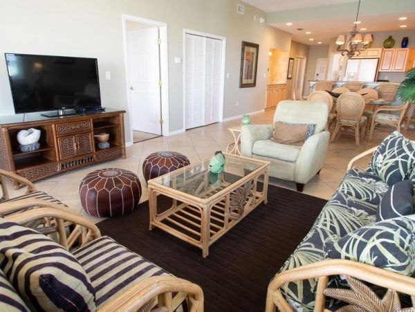 Clearwater Waterfront Condo for 8 Guests