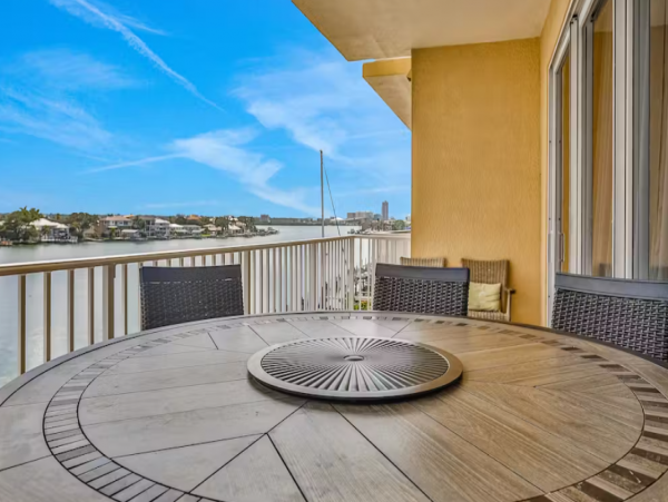 Waterfront Vacation Condo with 3 Bedrooms in Clearwater Beach