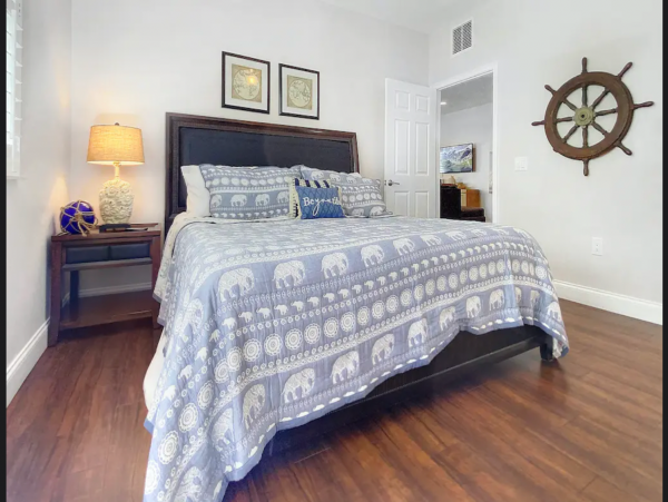 Water Views 4 Bedroom Vacation Condo in Treasure Island