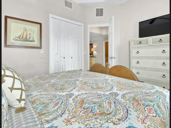 Water Views 4 Bedroom Vacation Condo in Treasure Island