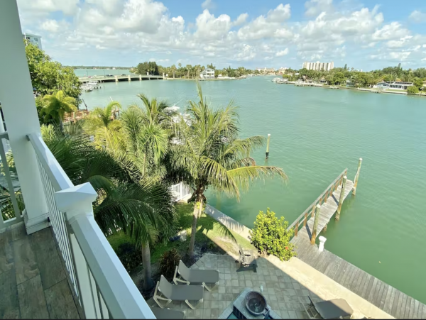Water Views 4 Bedroom Vacation Condo in Treasure Island