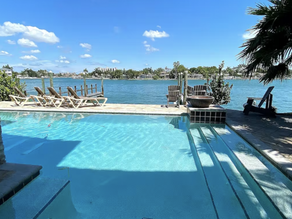 Water Views 4 Bedroom Vacation Condo in Treasure Island