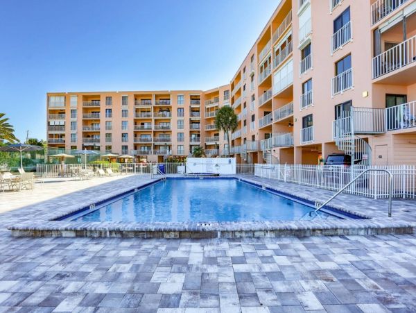 Beautiful 3 Bedroom Condo Communal Pool, Spa & Tennis Courts