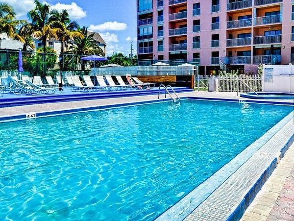 Beautiful 3 Bedroom Condo Communal Pool, Spa & Tennis Courts