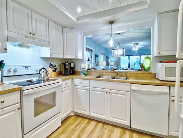 Beautiful 3 Bedroom Condo Communal Pool, Spa & Tennis Courts